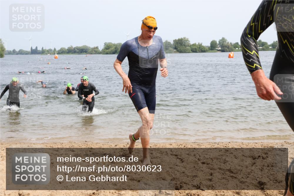 15.06.2025 - 27. Vierlanden-Triathlon Lena Gebhardt http://msf.ph/oto/8030623 15.06.2025 11:08:20 Schwimmen 750, 782, 797, 820, 828, 835, 836, 845, 847 meine-sportfotos.de