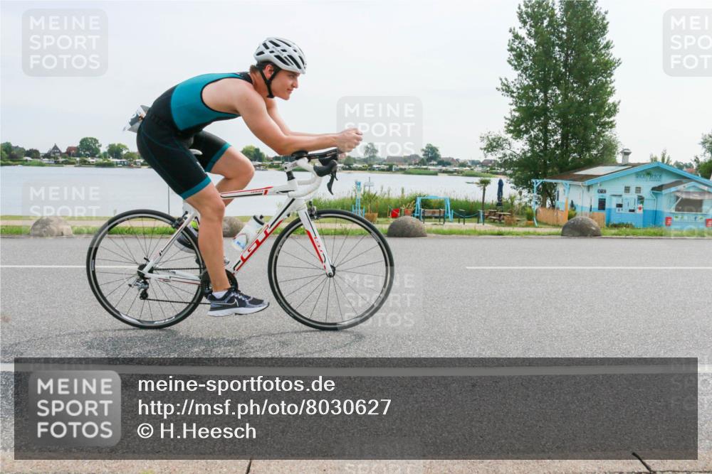 15.06.2025 - 27. Vierlanden-Triathlon H.Heesch http://msf.ph/oto/8030627 15.06.2025 10:34:24 Radfahren 9, 19, 282 meine-sportfotos.de