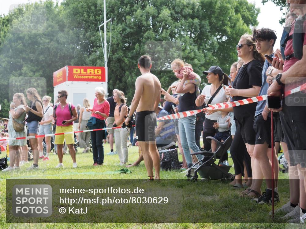 15.06.2025 - 27. Vierlanden-Triathlon KatJ http://msf.ph/oto/8030629 15.06.2025 11:08:06 Schwimmen 794, 799, 830 meine-sportfotos.de