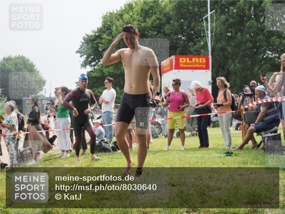 15.06.2025 - 27. Vierlanden-Triathlon KatJ http://msf.ph/oto/8030640 15.06.2025 11:08:09 Schwimmen 782, 794, 799, 830 meine-sportfotos.de
