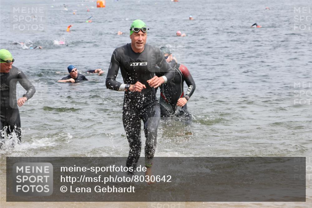 15.06.2025 - 27. Vierlanden-Triathlon Lena Gebhardt http://msf.ph/oto/8030642 15.06.2025 11:08:22 Schwimmen 750, 797, 820, 828, 835, 836, 845, 847 meine-sportfotos.de