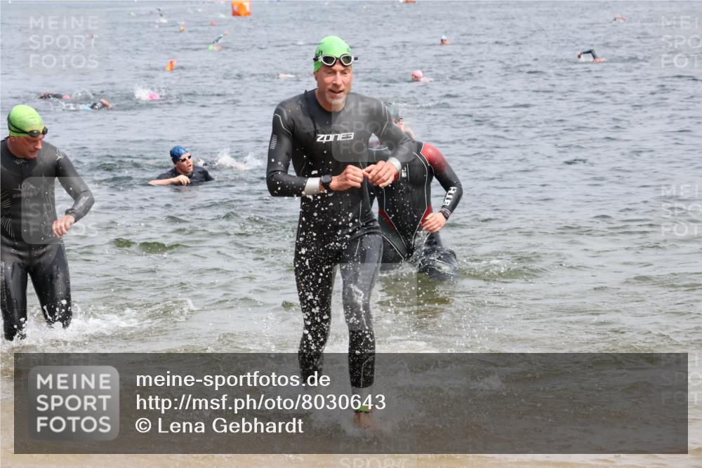 15.06.2025 - 27. Vierlanden-Triathlon Lena Gebhardt http://msf.ph/oto/8030643 15.06.2025 11:08:22 Schwimmen 750, 797, 820, 828, 835, 836, 845, 847 meine-sportfotos.de