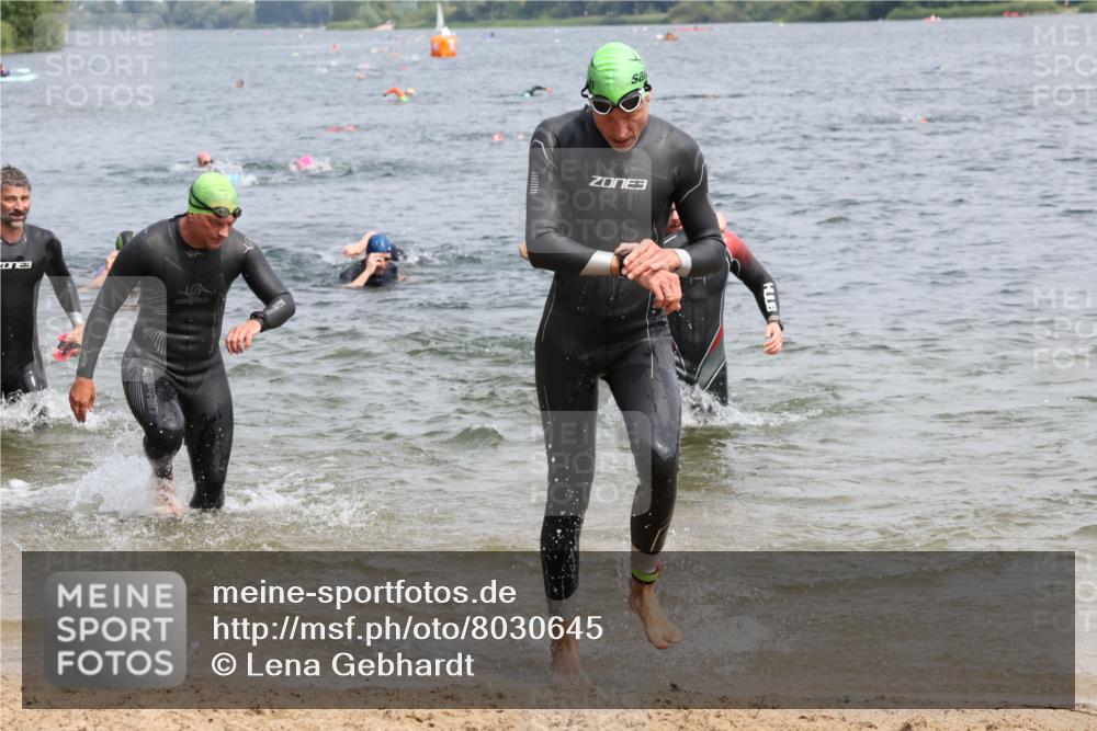 15.06.2025 - 27. Vierlanden-Triathlon Lena Gebhardt http://msf.ph/oto/8030645 15.06.2025 11:08:22 Schwimmen 750, 797, 820, 828, 835, 836, 845, 847 meine-sportfotos.de