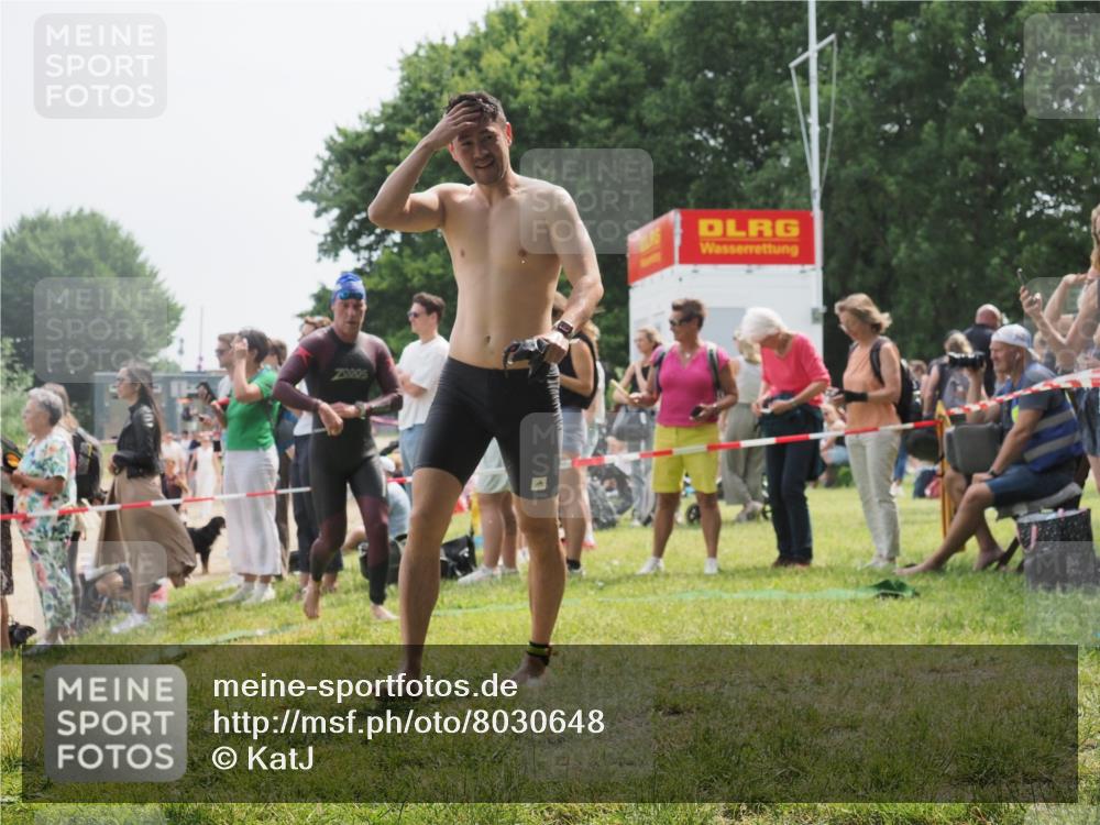 15.06.2025 - 27. Vierlanden-Triathlon KatJ http://msf.ph/oto/8030648 15.06.2025 11:08:09 Schwimmen 782, 794, 799, 830 meine-sportfotos.de