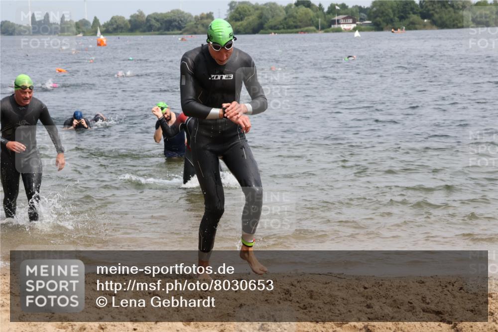 15.06.2025 - 27. Vierlanden-Triathlon Lena Gebhardt http://msf.ph/oto/8030653 15.06.2025 11:08:23 Schwimmen 750, 797, 820, 828, 835, 836, 845, 847 meine-sportfotos.de
