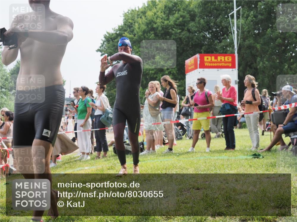 15.06.2025 - 27. Vierlanden-Triathlon KatJ http://msf.ph/oto/8030655 15.06.2025 11:08:11 Schwimmen 782, 794, 799, 828, 830 meine-sportfotos.de