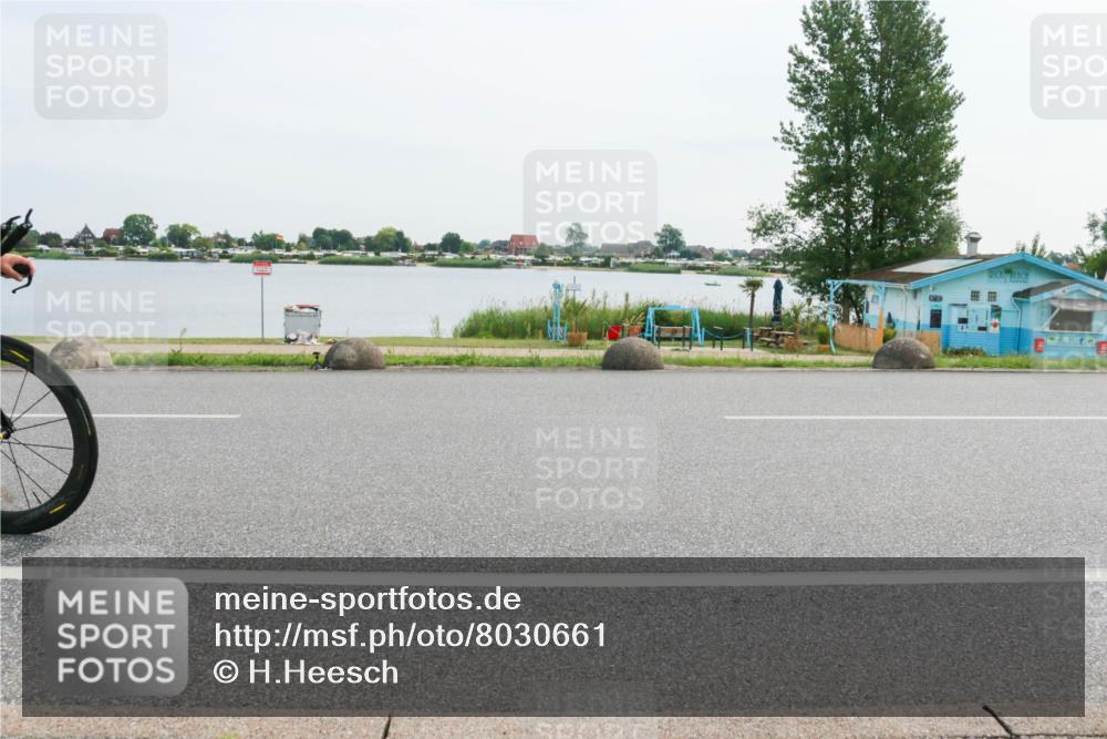 15.06.2025 - 27. Vierlanden-Triathlon H.Heesch http://msf.ph/oto/8030661 15.06.2025 10:34:30 Radfahren 138, 151 meine-sportfotos.de