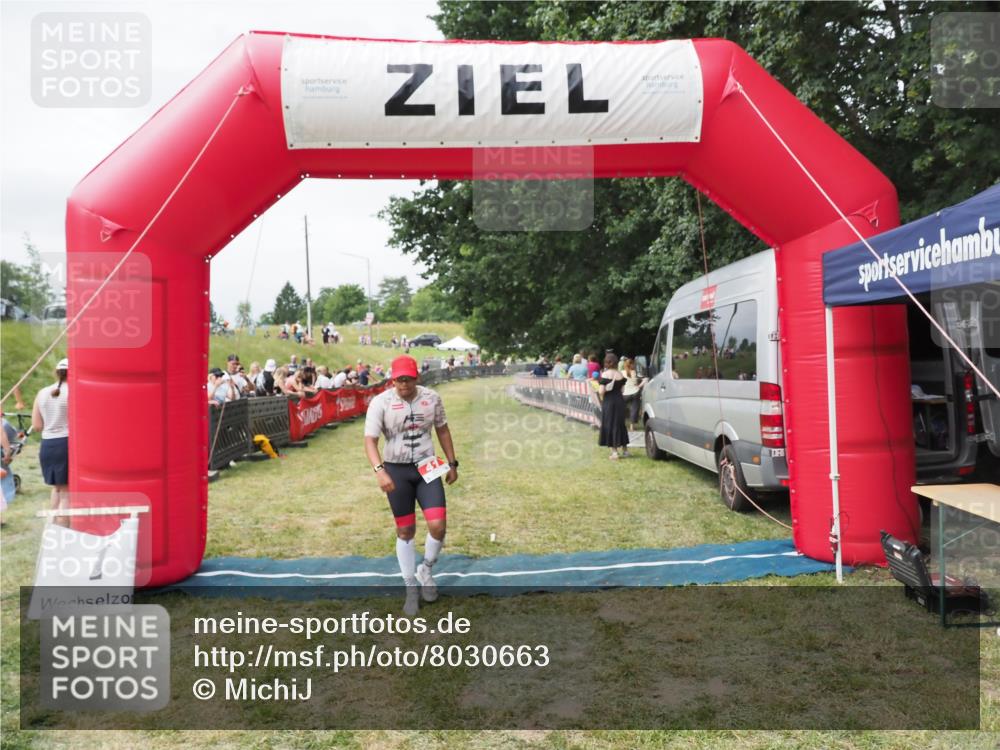 21.06.2025 - 27. Vierlanden-Triathlon MichiJ http://msf.ph/oto/8030663 15.06.2026 12:39:22 Ziel 41 meine-sportfotos.de