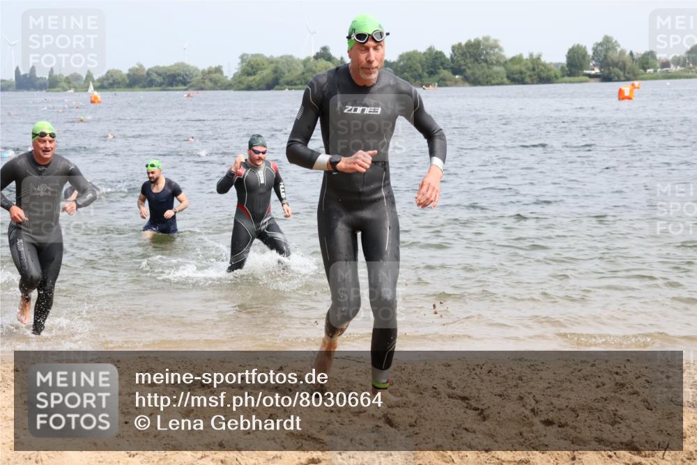 15.06.2025 - 27. Vierlanden-Triathlon Lena Gebhardt http://msf.ph/oto/8030664 15.06.2025 11:08:24 Schwimmen 719, 750, 797, 820, 835, 836, 845, 847 meine-sportfotos.de