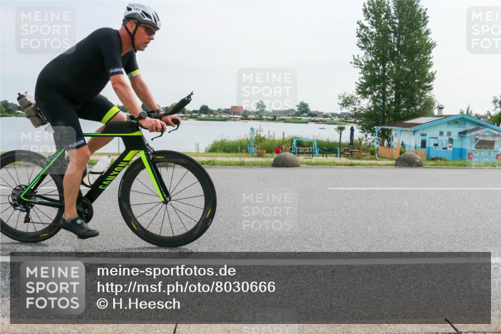 15.06.2025 - 27. Vierlanden-Triathlon H.Heesch http://msf.ph/oto/8030666 15.06.2025 10:34:30 Radfahren 138, 151 meine-sportfotos.de