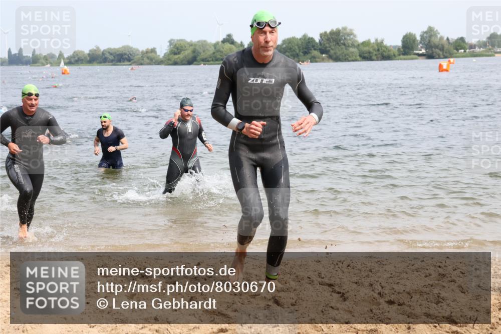15.06.2025 - 27. Vierlanden-Triathlon Lena Gebhardt http://msf.ph/oto/8030670 15.06.2025 11:08:24 Schwimmen 719, 750, 797, 820, 835, 836, 845, 847 meine-sportfotos.de