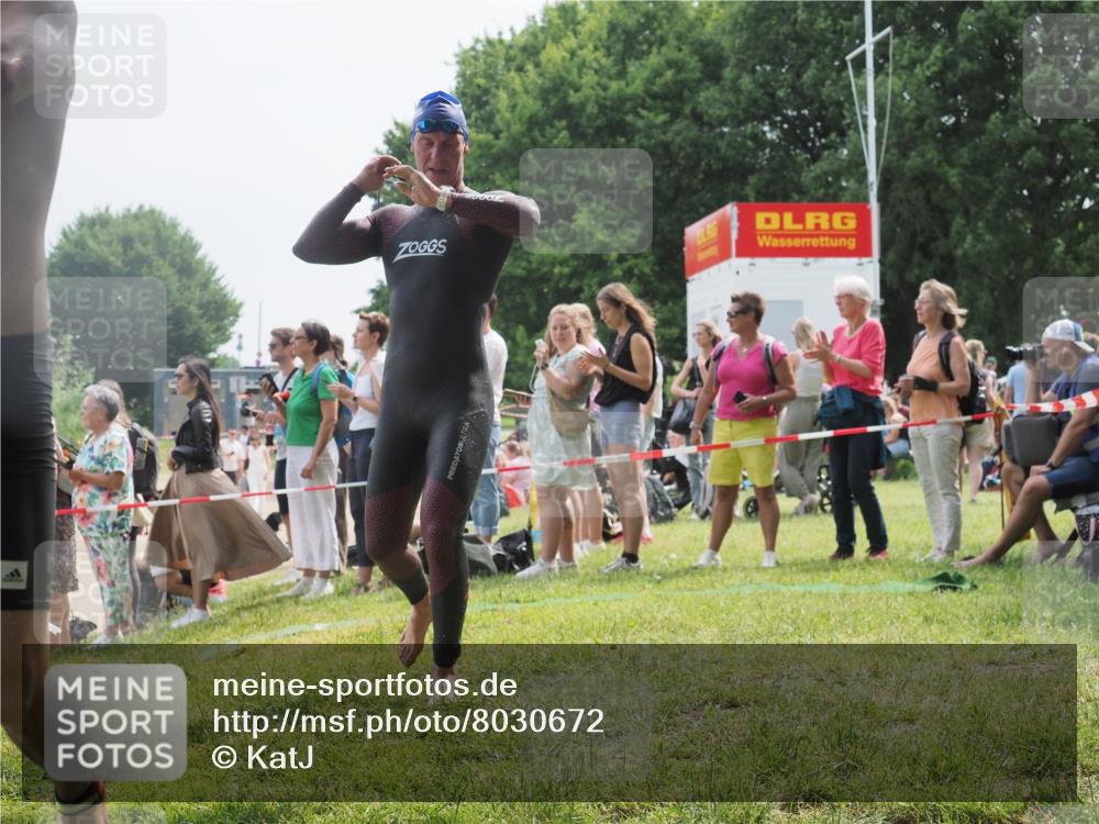 15.06.2025 - 27. Vierlanden-Triathlon KatJ http://msf.ph/oto/8030672 15.06.2025 11:08:11 Schwimmen 782, 794, 799, 828, 830 meine-sportfotos.de