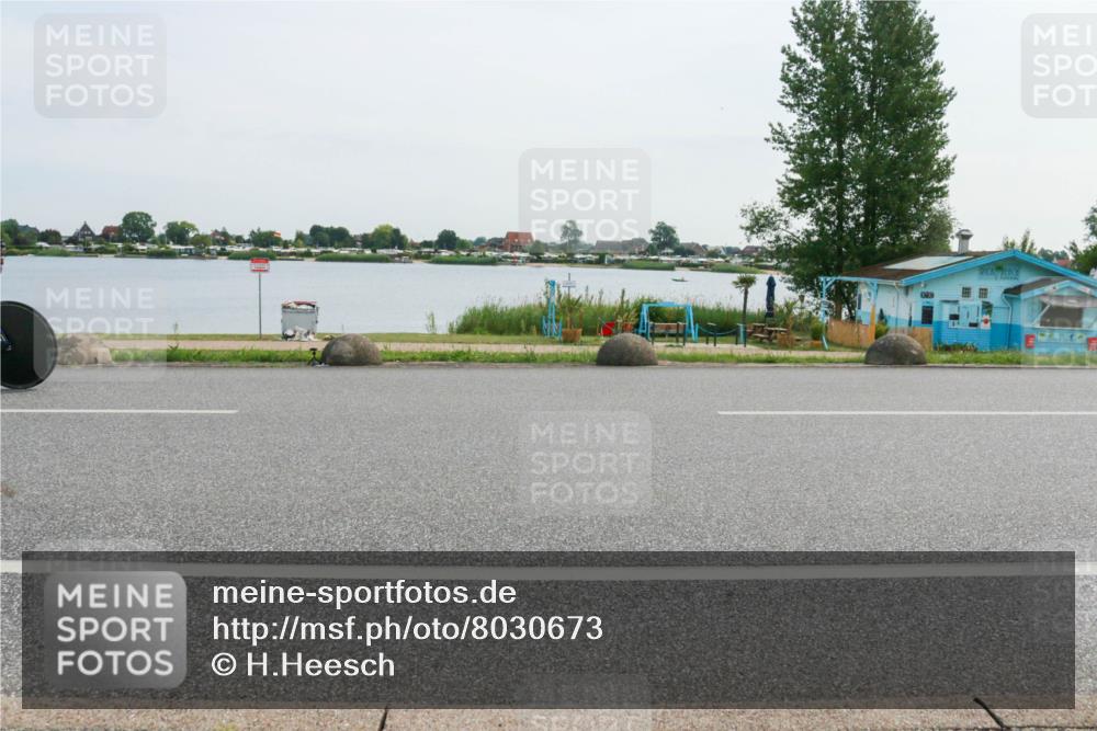 15.06.2025 - 27. Vierlanden-Triathlon H.Heesch http://msf.ph/oto/8030673 15.06.2025 10:34:38 Radfahren 104, 205 meine-sportfotos.de