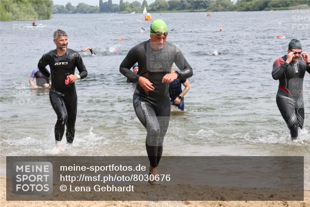 15.06.2025 - 27. Vierlanden-Triathlon Lena Gebhardt http://msf.ph/oto/8030676 15.06.2025 11:08:25 Schwimmen 719, 750, 797, 820, 835, 836, 845, 847 meine-sportfotos.de