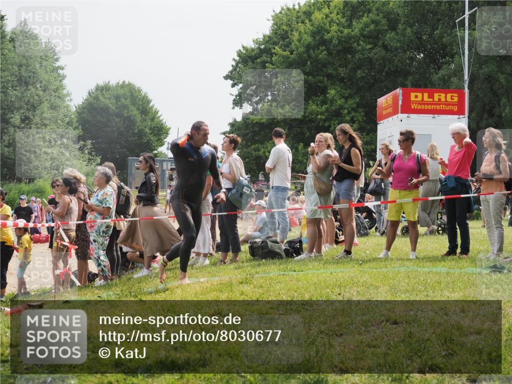 15.06.2025 - 27. Vierlanden-Triathlon KatJ http://msf.ph/oto/8030677 15.06.2025 11:08:15 Schwimmen 782, 794, 797, 828 meine-sportfotos.de