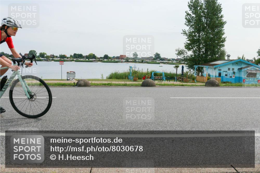 15.06.2025 - 27. Vierlanden-Triathlon H.Heesch http://msf.ph/oto/8030678 15.06.2025 10:34:38 Radfahren 104, 205 meine-sportfotos.de