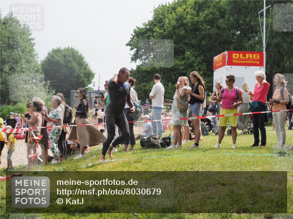 15.06.2025 - 27. Vierlanden-Triathlon KatJ http://msf.ph/oto/8030679 15.06.2025 11:08:15 Schwimmen 782, 794, 797, 828 meine-sportfotos.de