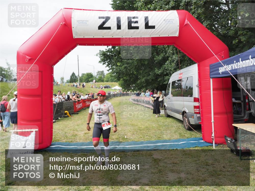 21.06.2025 - 27. Vierlanden-Triathlon MichiJ http://msf.ph/oto/8030681 15.06.2026 12:39:22 Ziel 41 meine-sportfotos.de