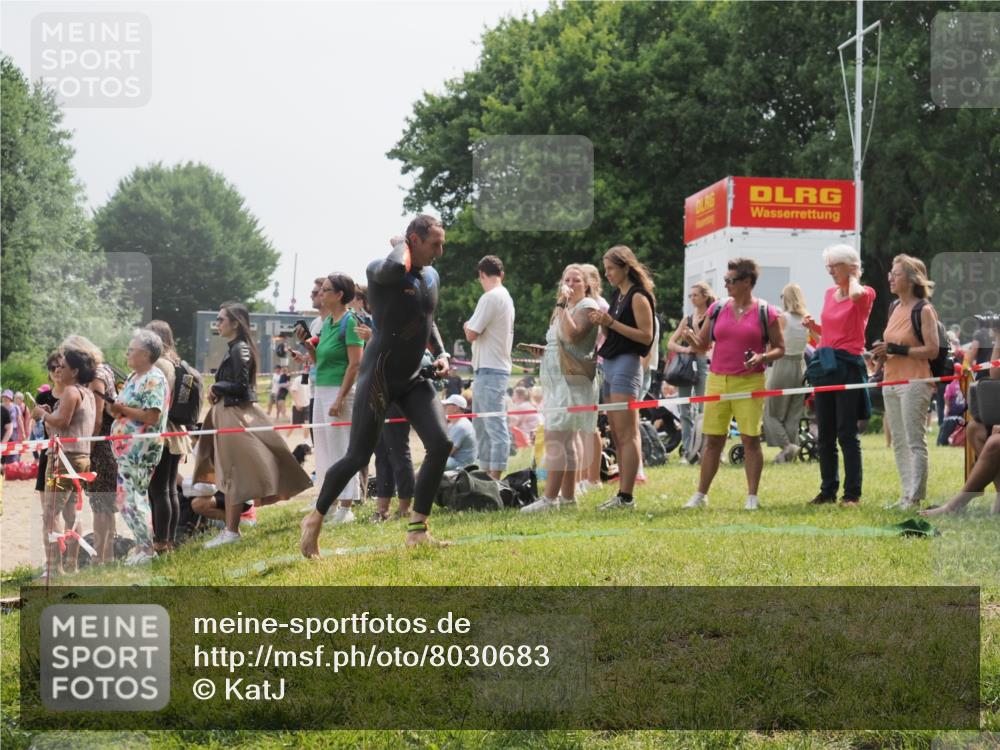 15.06.2025 - 27. Vierlanden-Triathlon KatJ http://msf.ph/oto/8030683 15.06.2025 11:08:15 Schwimmen 782, 794, 797, 828 meine-sportfotos.de