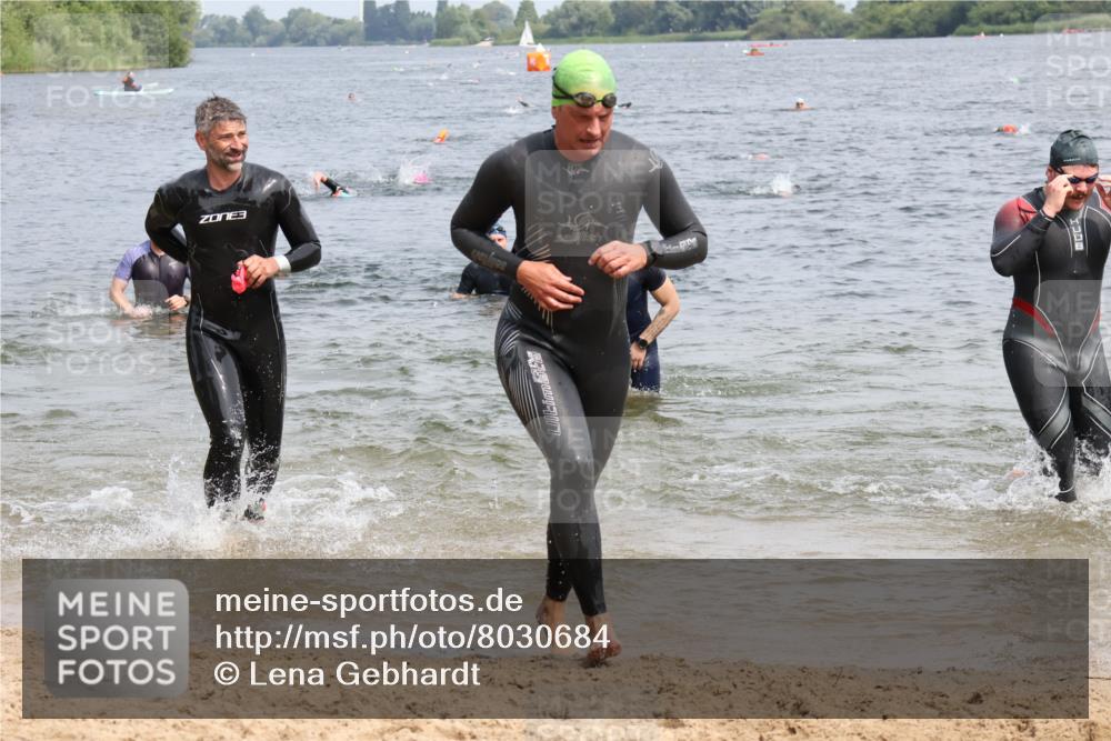 15.06.2025 - 27. Vierlanden-Triathlon Lena Gebhardt http://msf.ph/oto/8030684 15.06.2025 11:08:25 Schwimmen 719, 750, 797, 820, 835, 836, 845, 847 meine-sportfotos.de