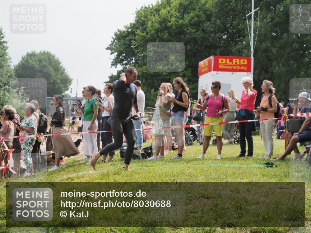 15.06.2025 - 27. Vierlanden-Triathlon KatJ http://msf.ph/oto/8030688 15.06.2025 11:08:15 Schwimmen 782, 794, 797, 828 meine-sportfotos.de