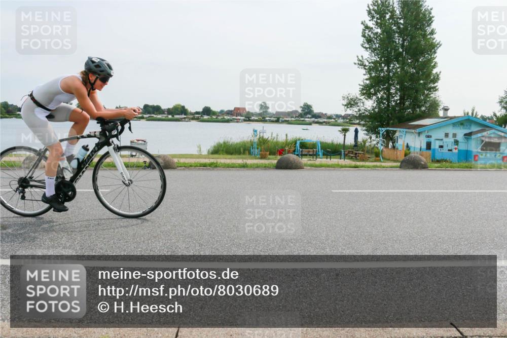 15.06.2025 - 27. Vierlanden-Triathlon H.Heesch http://msf.ph/oto/8030689 15.06.2025 10:34:43 Radfahren 104, 198 meine-sportfotos.de