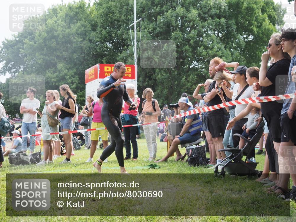 15.06.2025 - 27. Vierlanden-Triathlon KatJ http://msf.ph/oto/8030690 15.06.2025 11:08:16 Schwimmen 782, 794, 797, 828 meine-sportfotos.de