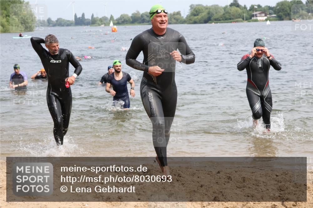 15.06.2025 - 27. Vierlanden-Triathlon Lena Gebhardt http://msf.ph/oto/8030693 15.06.2025 11:08:26 Schwimmen 719, 750, 797, 820, 835, 836, 845, 847 meine-sportfotos.de