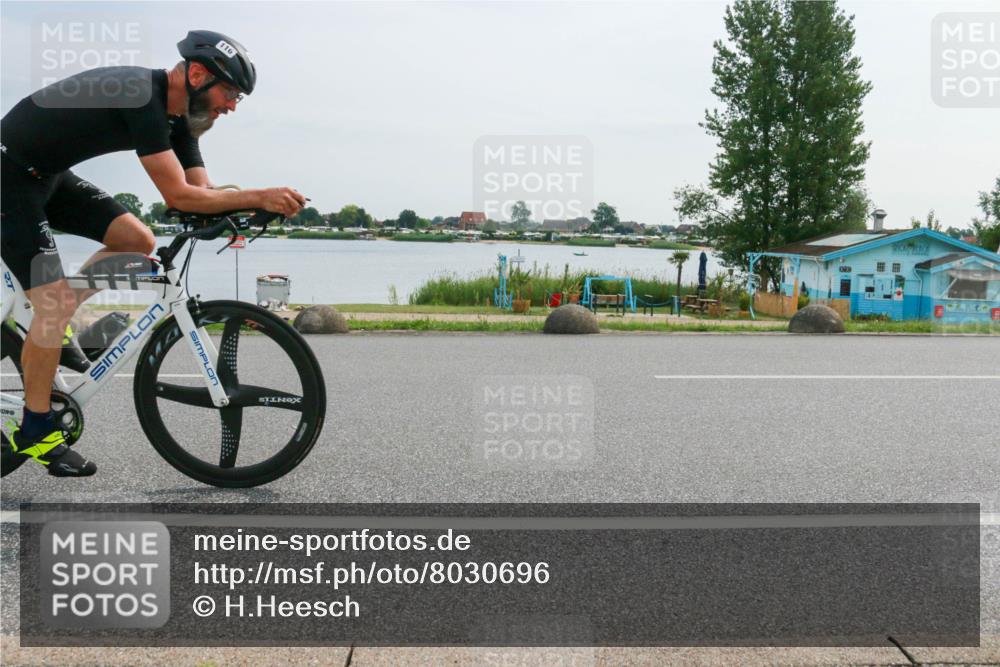 15.06.2025 - 27. Vierlanden-Triathlon H.Heesch http://msf.ph/oto/8030696 15.06.2025 10:34:50 Radfahren 116 meine-sportfotos.de
