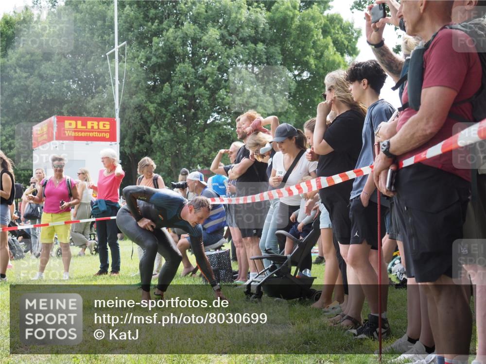 15.06.2025 - 27. Vierlanden-Triathlon KatJ http://msf.ph/oto/8030699 15.06.2025 11:08:17 Schwimmen 782, 794, 797, 828, 847 meine-sportfotos.de