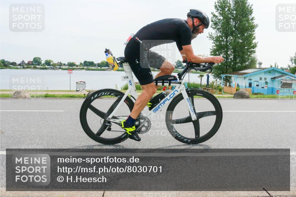 15.06.2025 - 27. Vierlanden-Triathlon H.Heesch http://msf.ph/oto/8030701 15.06.2025 10:34:50 Radfahren 116 meine-sportfotos.de