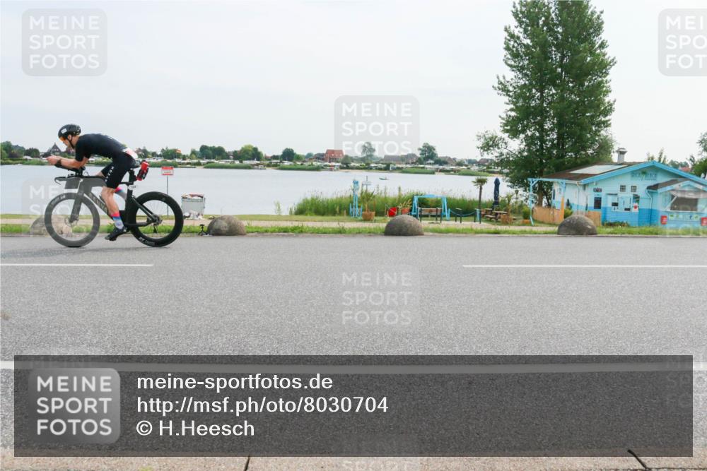 15.06.2025 - 27. Vierlanden-Triathlon H.Heesch http://msf.ph/oto/8030704 15.06.2025 10:35:03 Radfahren 45, 137, 316 meine-sportfotos.de