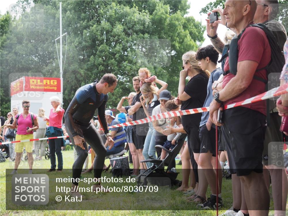 15.06.2025 - 27. Vierlanden-Triathlon KatJ http://msf.ph/oto/8030709 15.06.2025 11:08:19 Schwimmen 782, 797, 828, 845, 847 meine-sportfotos.de