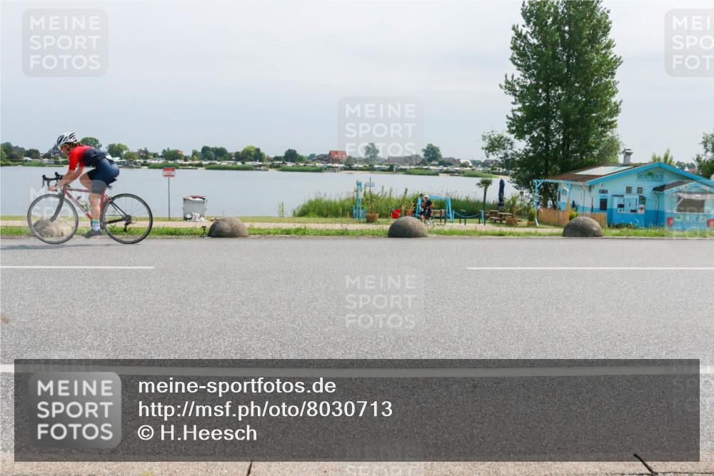 21.06.2025 - 27. Vierlanden-Triathlon H.Heesch http://msf.ph/oto/8030713 15.06.2025 11:31:09 Radfahren 713, 895, 924, 1400 meine-sportfotos.de