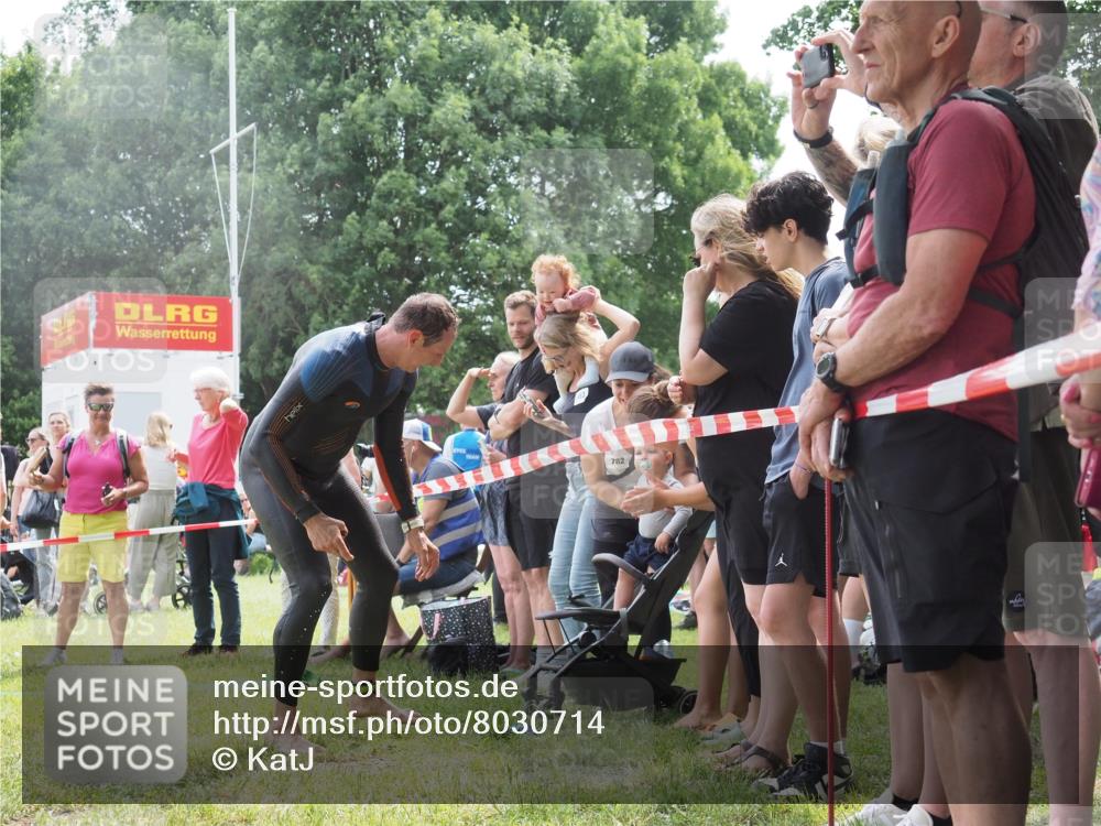 15.06.2025 - 27. Vierlanden-Triathlon KatJ http://msf.ph/oto/8030714 15.06.2025 11:08:19 Schwimmen 782, 797, 828, 845, 847 meine-sportfotos.de