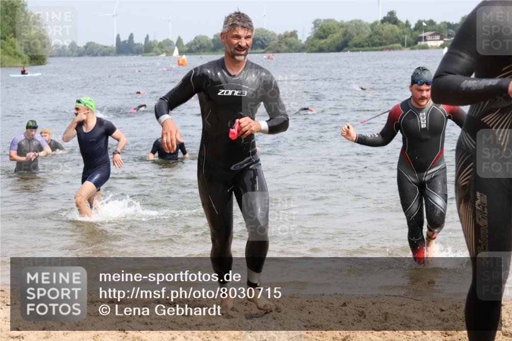 15.06.2025 - 27. Vierlanden-Triathlon Lena Gebhardt http://msf.ph/oto/8030715 15.06.2025 11:08:28 Schwimmen 703, 719, 750, 820, 835, 836, 845, 847, 863 meine-sportfotos.de