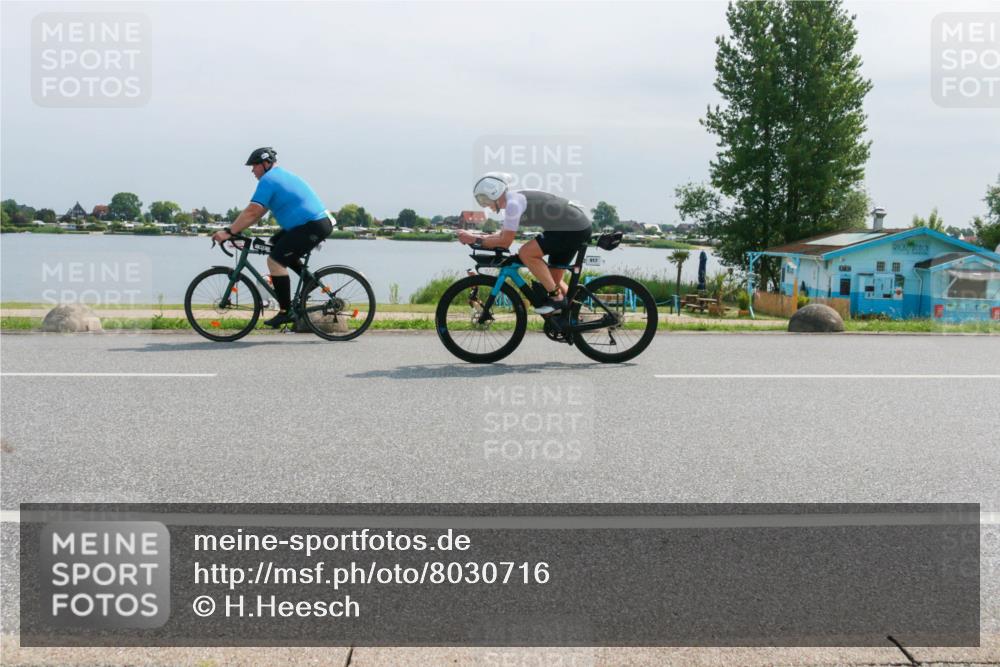 21.06.2025 - 27. Vierlanden-Triathlon H.Heesch http://msf.ph/oto/8030716 15.06.2025 11:31:11 Radfahren 713, 812, 895, 917, 924, 941, 1400 meine-sportfotos.de