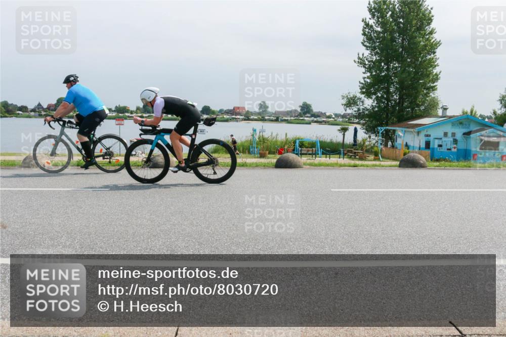 21.06.2025 - 27. Vierlanden-Triathlon H.Heesch http://msf.ph/oto/8030720 15.06.2025 11:31:11 Radfahren 713, 812, 895, 917, 924, 941, 1400 meine-sportfotos.de
