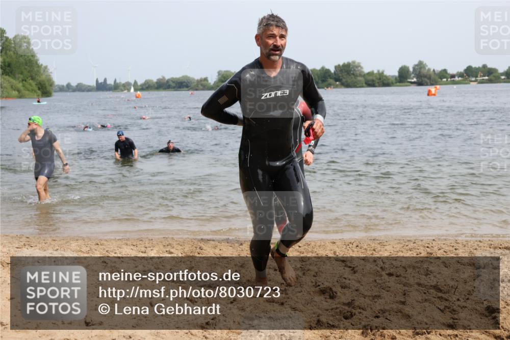 15.06.2025 - 27. Vierlanden-Triathlon Lena Gebhardt http://msf.ph/oto/8030723 15.06.2025 11:08:29 Schwimmen 703, 719, 750, 820, 835, 836, 845, 847, 863 meine-sportfotos.de