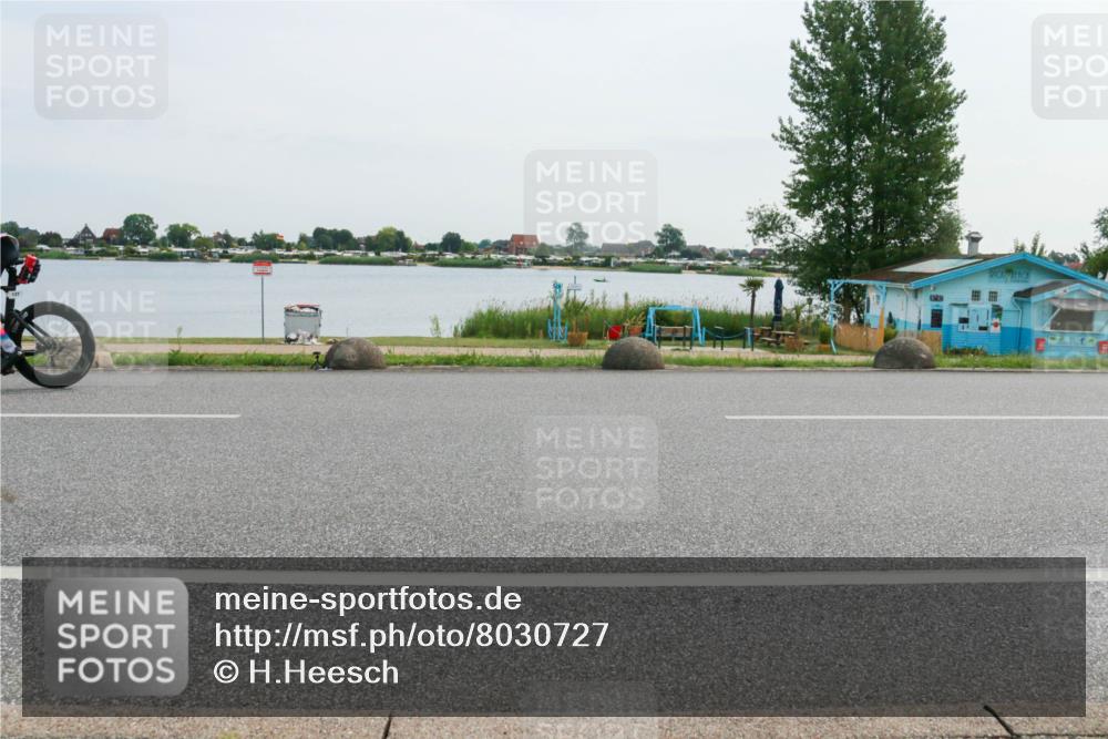 15.06.2025 - 27. Vierlanden-Triathlon H.Heesch http://msf.ph/oto/8030727 15.06.2025 10:35:03 Radfahren 45, 137, 316 meine-sportfotos.de