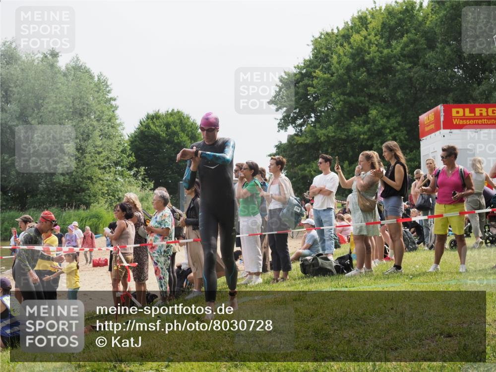 15.06.2025 - 27. Vierlanden-Triathlon KatJ http://msf.ph/oto/8030728 15.06.2025 11:08:21 Schwimmen 782, 797, 828, 845, 847 meine-sportfotos.de