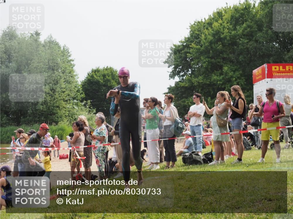 15.06.2025 - 27. Vierlanden-Triathlon KatJ http://msf.ph/oto/8030733 15.06.2025 11:08:21 Schwimmen 782, 797, 828, 845, 847 meine-sportfotos.de