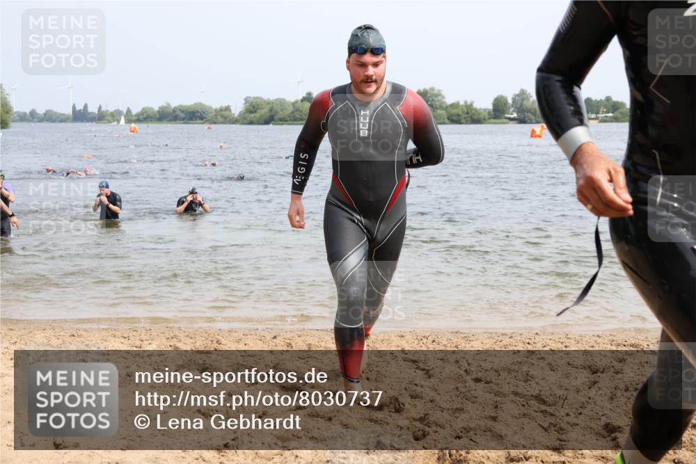 15.06.2025 - 27. Vierlanden-Triathlon Lena Gebhardt http://msf.ph/oto/8030737 15.06.2025 11:08:30 Schwimmen 703, 719, 750, 820, 835, 836, 845, 847, 863 meine-sportfotos.de