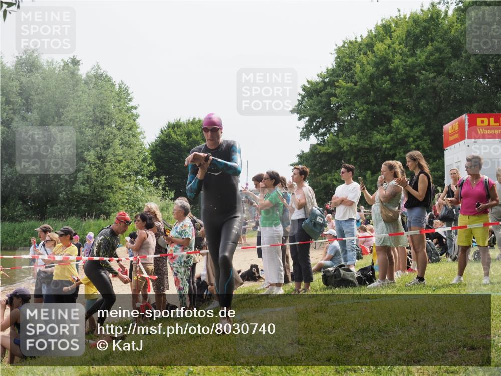 15.06.2025 - 27. Vierlanden-Triathlon KatJ http://msf.ph/oto/8030740 15.06.2025 11:08:22 Schwimmen 782, 797, 828, 845, 847 meine-sportfotos.de