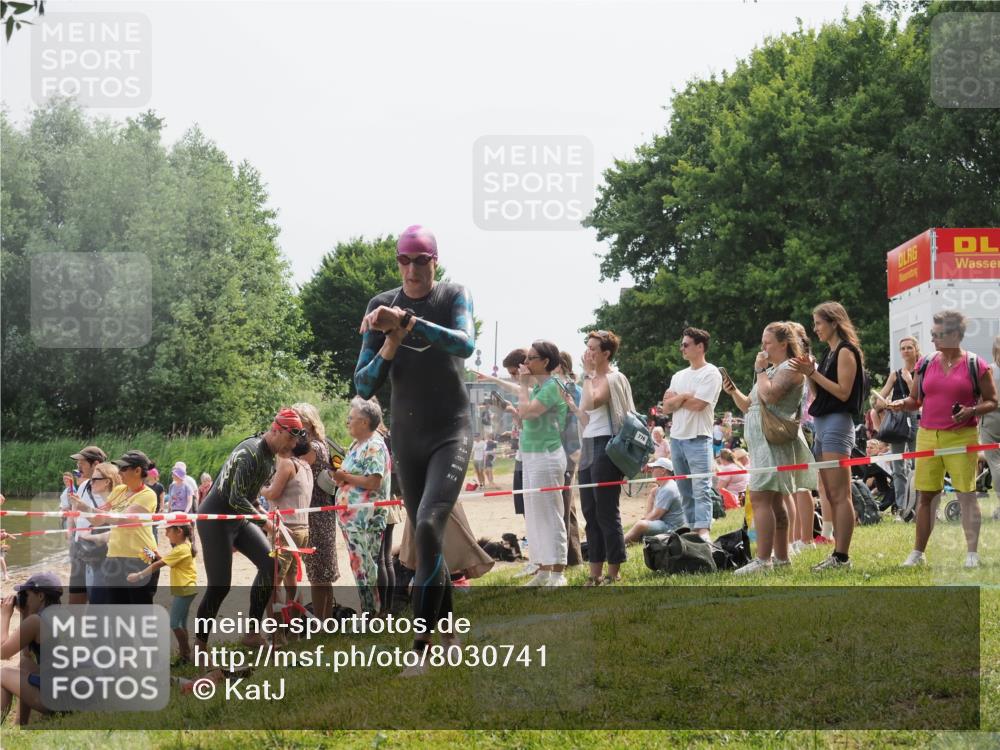 15.06.2025 - 27. Vierlanden-Triathlon KatJ http://msf.ph/oto/8030741 15.06.2025 11:08:22 Schwimmen 782, 797, 828, 845, 847 meine-sportfotos.de