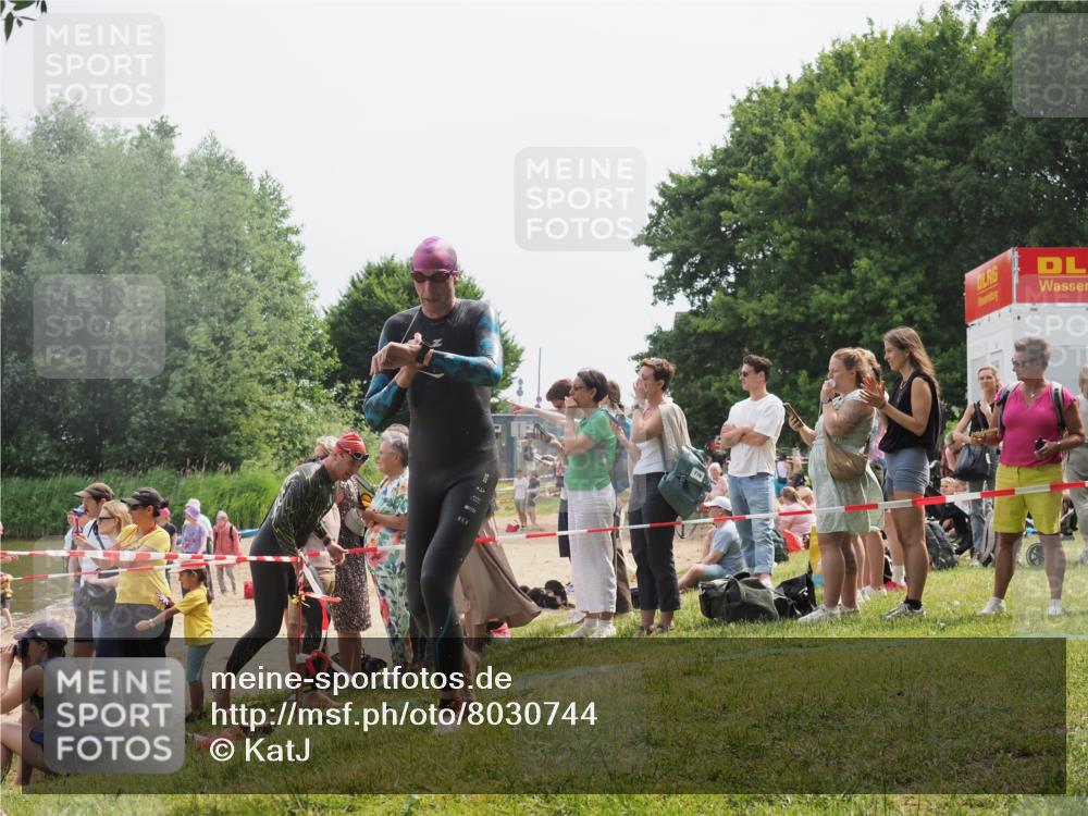 15.06.2025 - 27. Vierlanden-Triathlon KatJ http://msf.ph/oto/8030744 15.06.2025 11:08:22 Schwimmen 782, 797, 828, 845, 847 meine-sportfotos.de