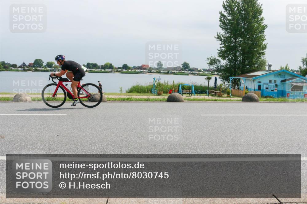 21.06.2025 - 27. Vierlanden-Triathlon H.Heesch http://msf.ph/oto/8030745 15.06.2025 11:31:13 Radfahren 713, 812, 895, 917, 924, 941, 1400 meine-sportfotos.de