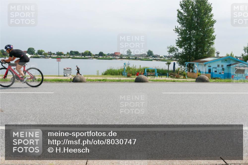 21.06.2025 - 27. Vierlanden-Triathlon H.Heesch http://msf.ph/oto/8030747 15.06.2025 11:31:13 Radfahren 713, 812, 895, 917, 924, 941, 1400 meine-sportfotos.de