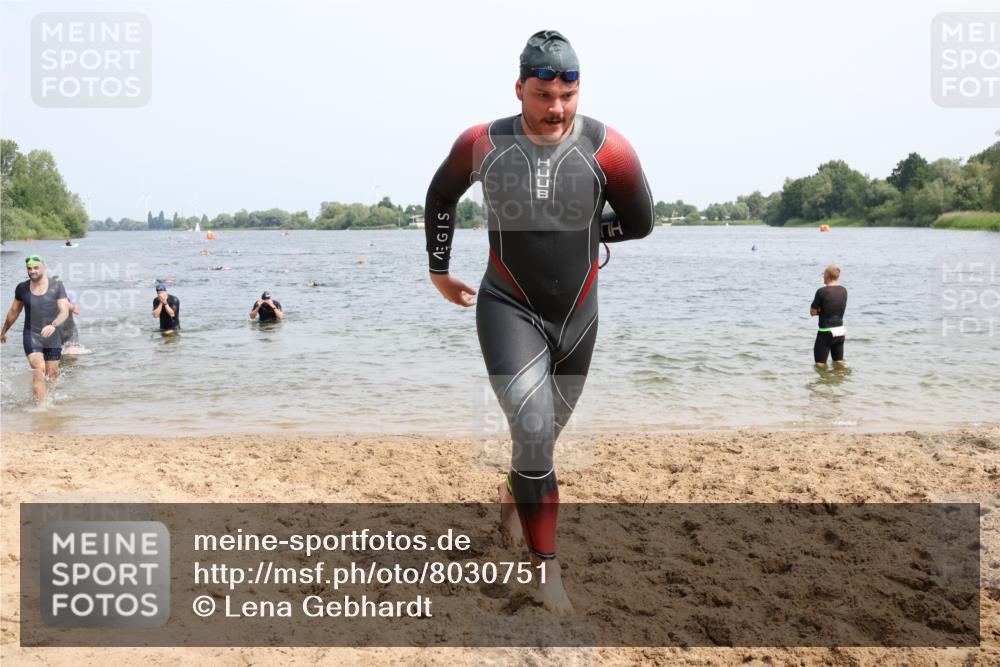 15.06.2025 - 27. Vierlanden-Triathlon Lena Gebhardt http://msf.ph/oto/8030751 15.06.2025 11:08:31 Schwimmen 703, 719, 750, 820, 835, 836, 845, 863 meine-sportfotos.de