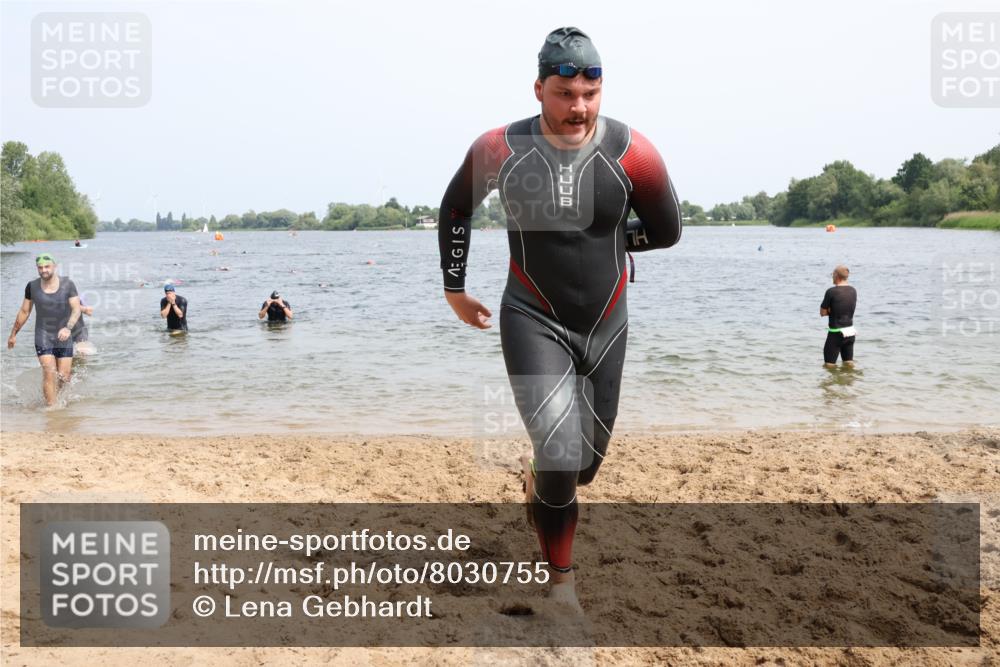 15.06.2025 - 27. Vierlanden-Triathlon Lena Gebhardt http://msf.ph/oto/8030755 15.06.2025 11:08:31 Schwimmen 703, 719, 750, 820, 835, 836, 845, 863 meine-sportfotos.de
